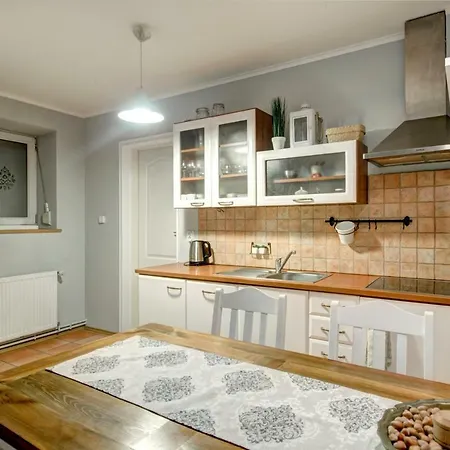 Pod Baranami Apartment *
